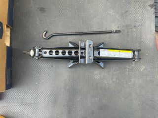 bontott AUDI Q3 Emelő