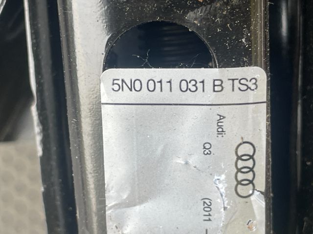 bontott AUDI Q3 Emelő