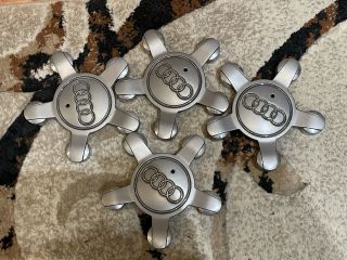 bontott AUDI Q3 Felniközép Szett