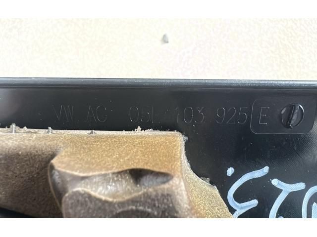 bontott AUDI Q3 Felső Hűtőburkolat