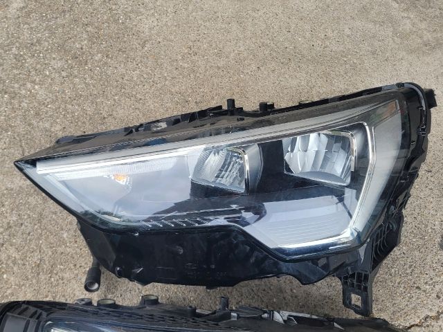 bontott AUDI Q3 Fényszóró Pár