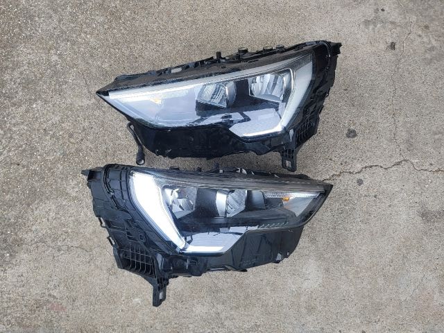 bontott AUDI Q3 Fényszóró Pár