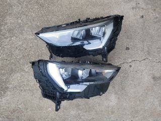 bontott AUDI Q3 Fényszóró Pár