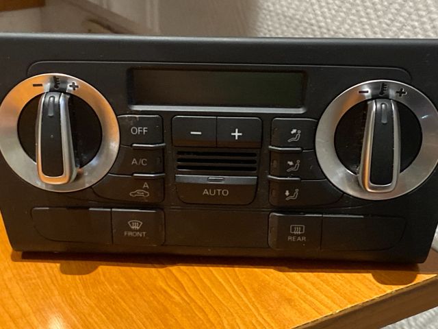 bontott AUDI Q3 Fűtéskapcsoló (digit klímás)