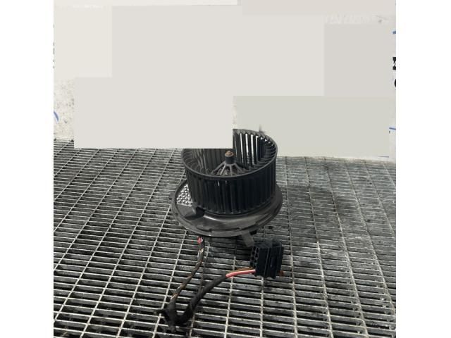 bontott AUDI Q3 Fűtőmotor (Klímás)