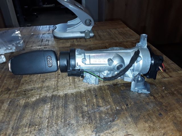 bontott AUDI Q3 Gyújtáskapcsoló Házzal