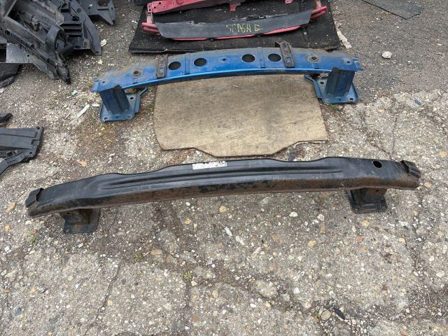 bontott AUDI Q3 Hátsó Lökhárító Merevítő (Fém)