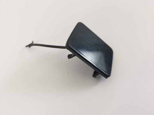 bontott AUDI Q3 Hátsó Vonószem Burkolat