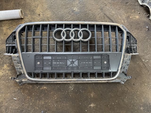 bontott AUDI Q3 Hűtőrács