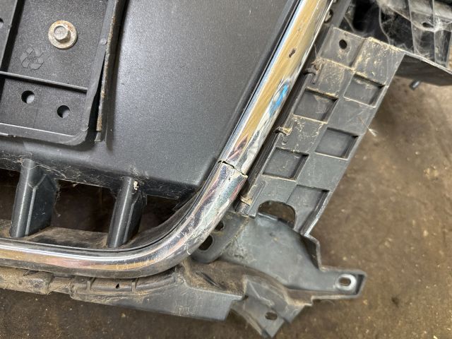 bontott AUDI Q3 Hűtőrács