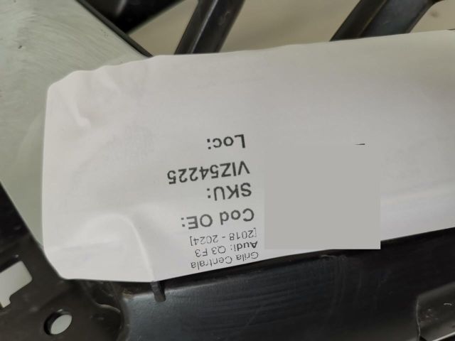 bontott AUDI Q3 Hűtőrács