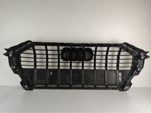 bontott AUDI Q3 Hűtőrács