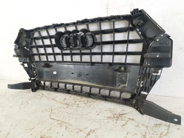 bontott AUDI Q3 Hűtőrács