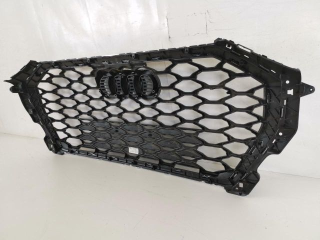 bontott AUDI Q3 Hűtőrács