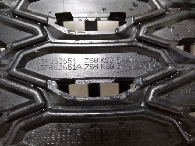 bontott AUDI Q3 Hűtőrács