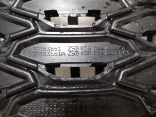 bontott AUDI Q3 Hűtőrács