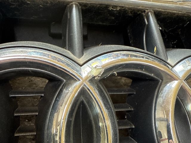 bontott AUDI Q3 Hűtőrács