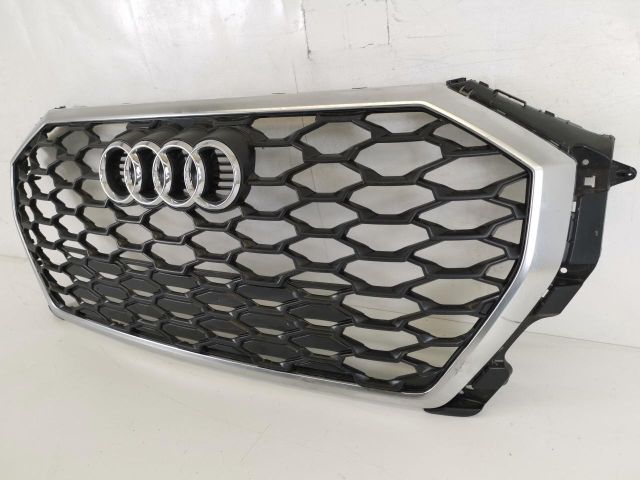 bontott AUDI Q3 Hűtőrács