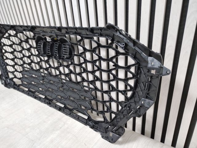 bontott AUDI Q3 Hűtőrács