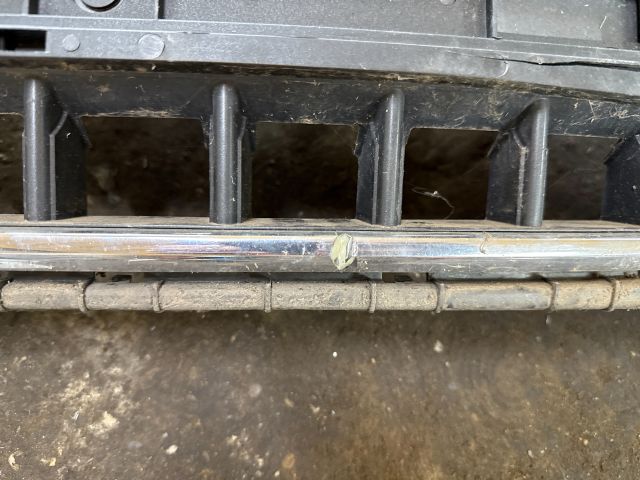 bontott AUDI Q3 Hűtőrács