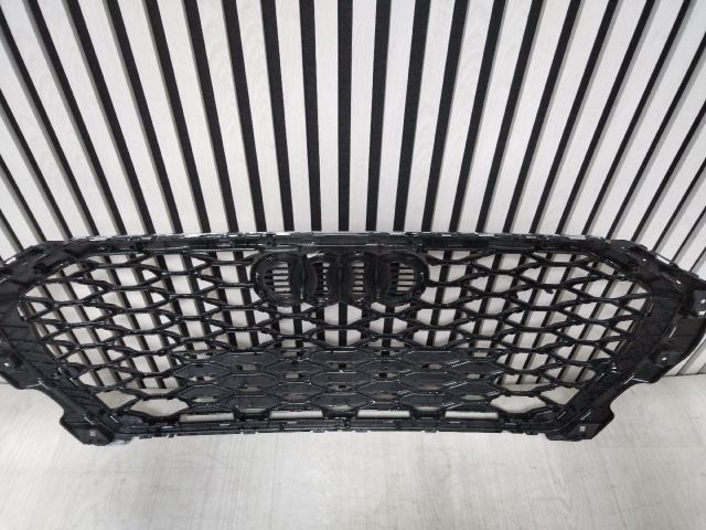 bontott AUDI Q3 Hűtőrács