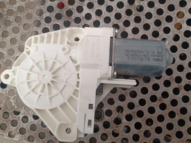 bontott AUDI Q3 Jobb első Ablakemelő Motor