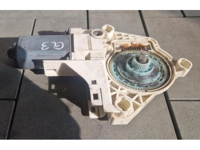 bontott AUDI Q3 Jobb első Ablakemelő Motor