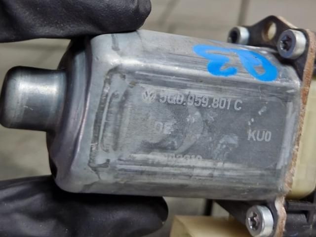 bontott AUDI Q3 Jobb első Ablakemelő Motor