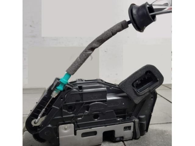 bontott AUDI Q3 Jobb első Ajtózár