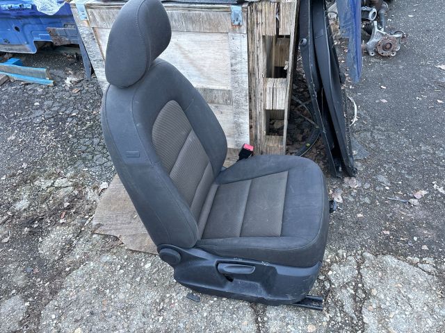 bontott AUDI Q3 Jobb első Ülés