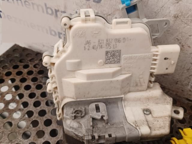 bontott AUDI Q3 Jobb első Zsanér