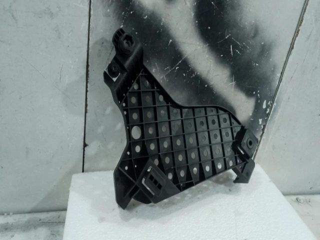 bontott AUDI Q3 Jobb Fényszóró Tartó