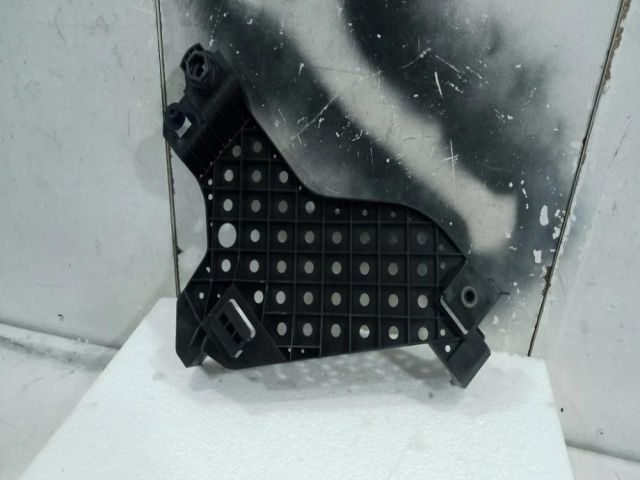 bontott AUDI Q3 Jobb Fényszóró Tartó