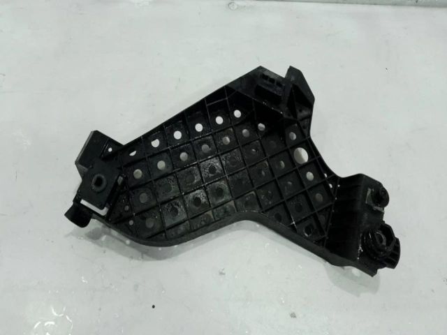 bontott AUDI Q3 Jobb Fényszóró Tartó