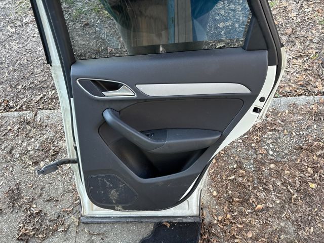 bontott AUDI Q3 Jobb hátsó Ajtó (Részeivel)