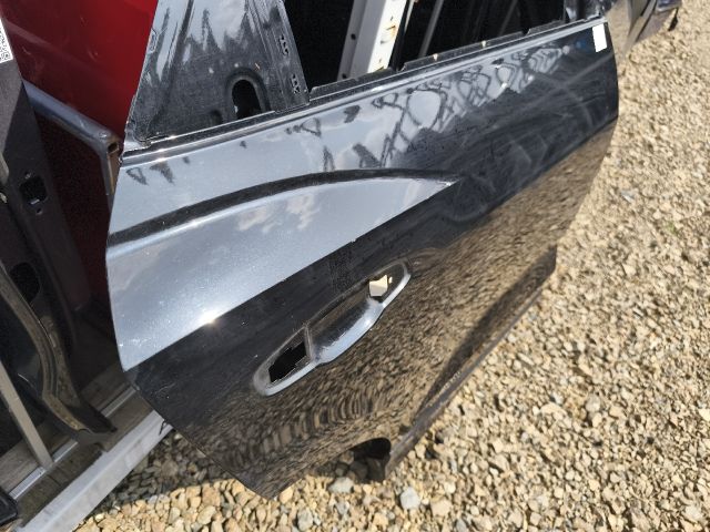 bontott AUDI Q3 Jobb hátsó Ajtó (Üres lemez)