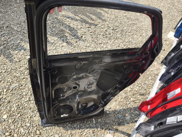 bontott AUDI Q3 Jobb hátsó Ajtó (Üres lemez)