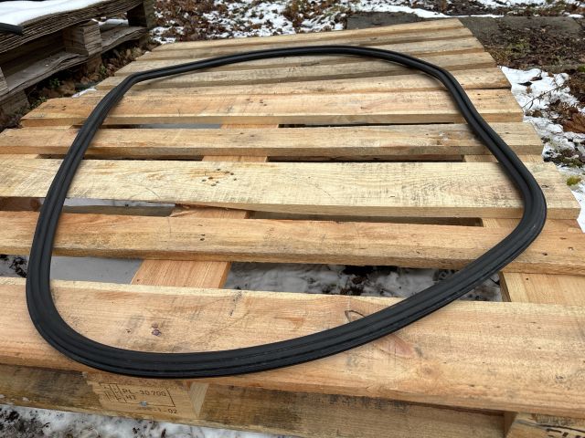 bontott AUDI Q3 Jobb hátsó Gumikéder