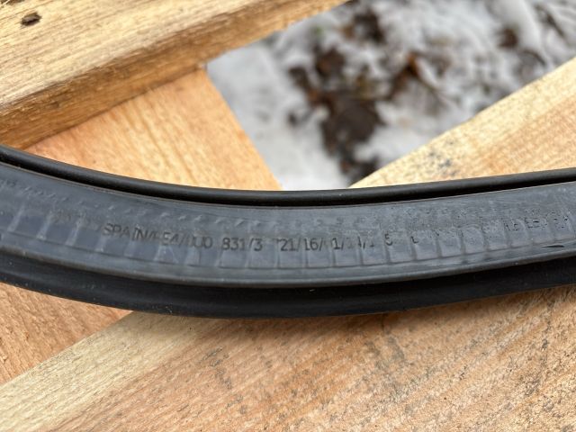 bontott AUDI Q3 Jobb hátsó Gumikéder