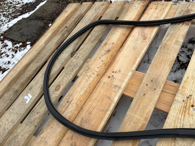 bontott AUDI Q3 Jobb hátsó Gumikéder