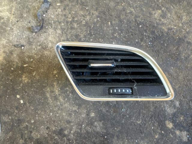 bontott AUDI Q3 Jobb Szellőző