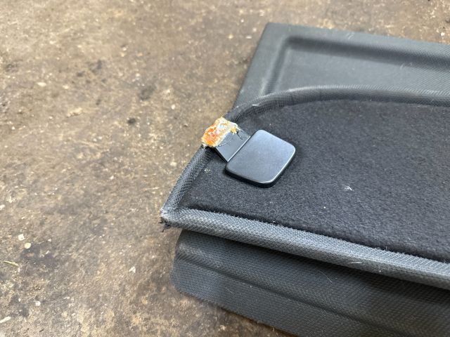 bontott AUDI Q3 Kalaptartó