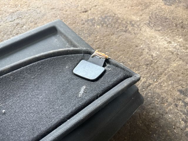 bontott AUDI Q3 Kalaptartó