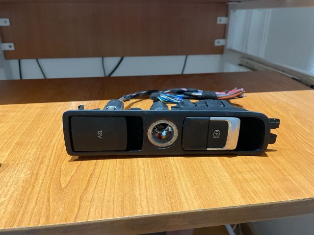 bontott AUDI Q3 Kézifék Kapcsoló