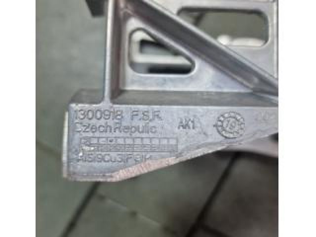 bontott AUDI Q3 Könyöklő