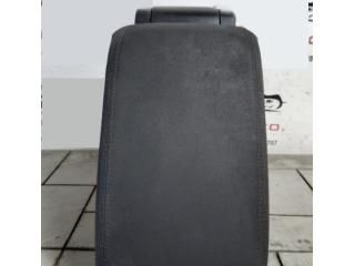 bontott AUDI Q3 Könyöklő