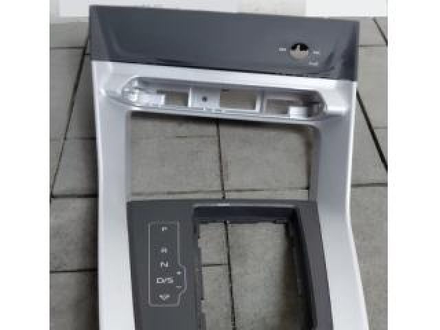 bontott AUDI Q3 Középkonzol Keret