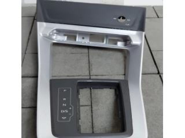 bontott AUDI Q3 Középkonzol Keret