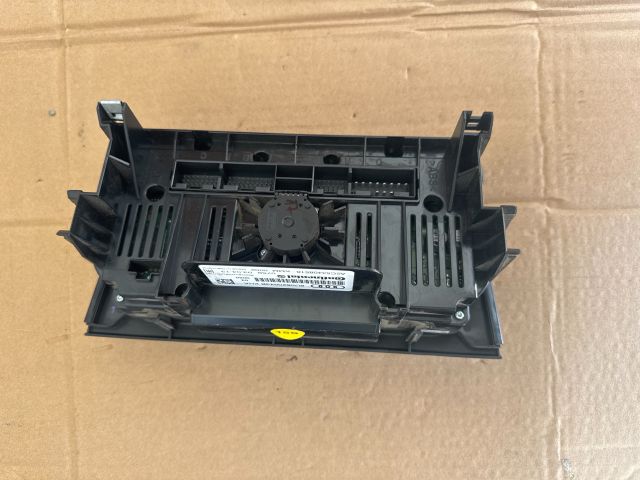 bontott AUDI Q3 Középkonzol Vezérlő Panel