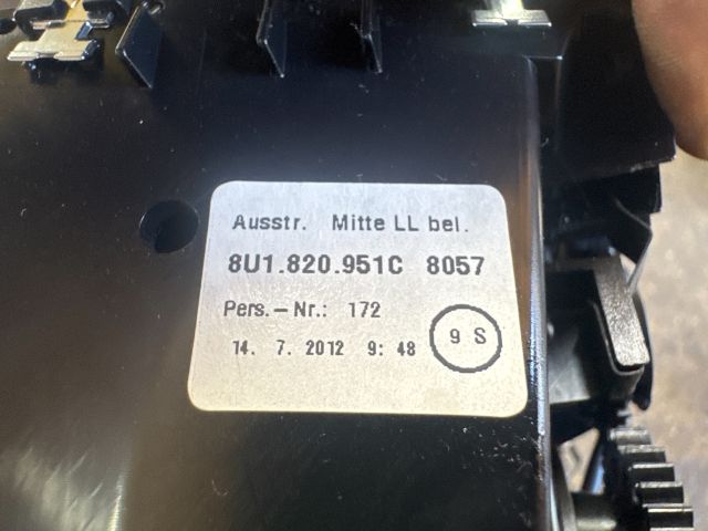 bontott AUDI Q3 Középső Szellőző